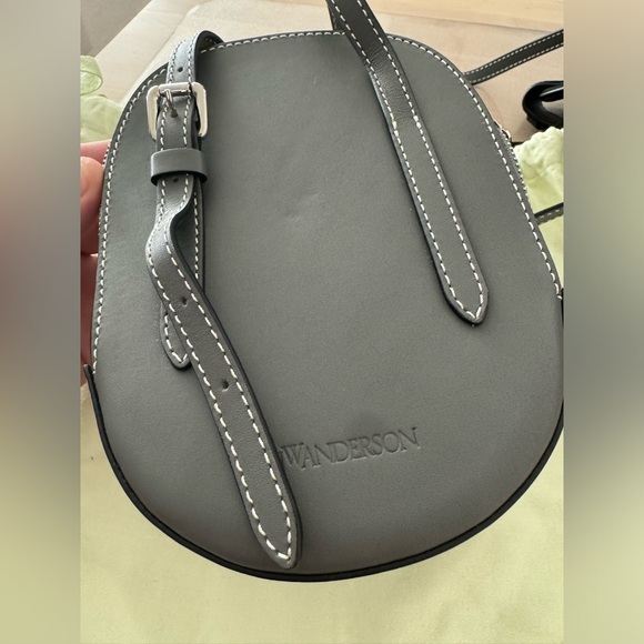 JW ANDERSON leather midi cap bag in gray - Picture 5 of 7